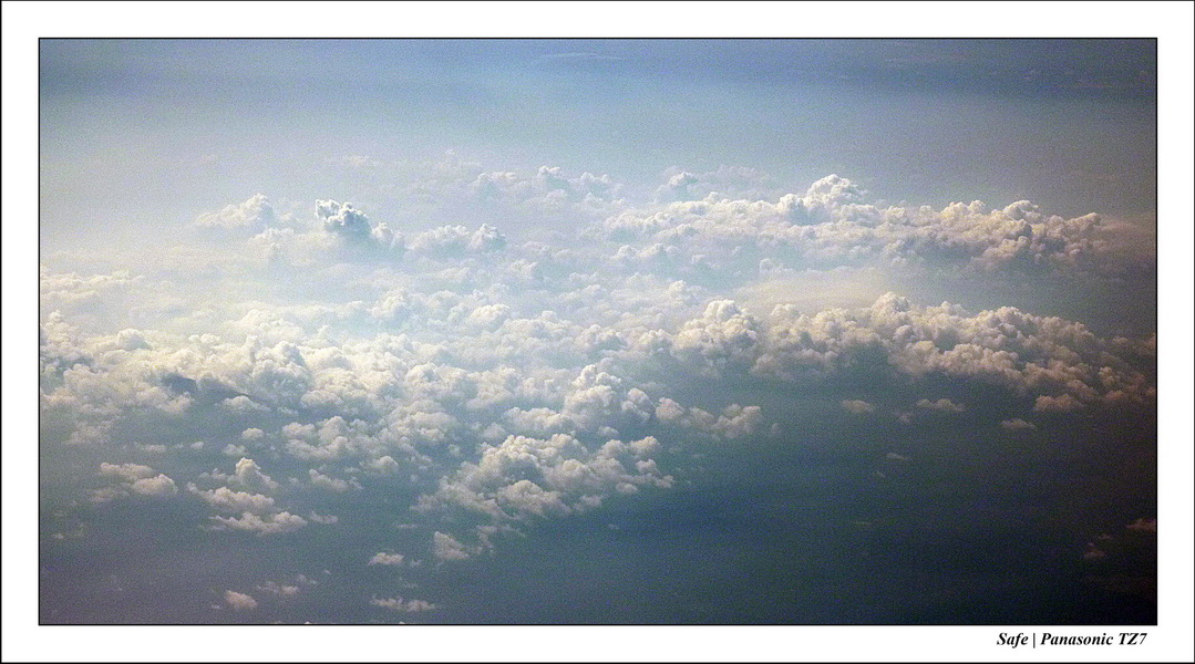 2011 - 08 - Dans les airs 04